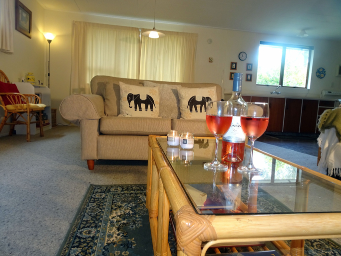 Others 5, Smokebush Cottage with WIFI, Taupo