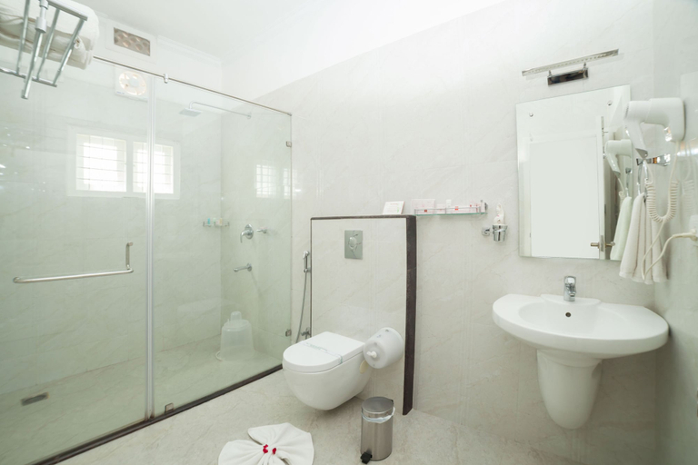 Bathroom 4, The Fog Munnar Resorts & Spa, Idukki