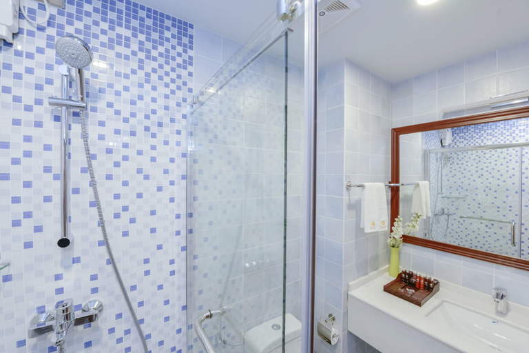 Bathroom 5, Season Paradise, Kaafu Atoll