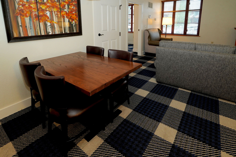 Dining Room 4