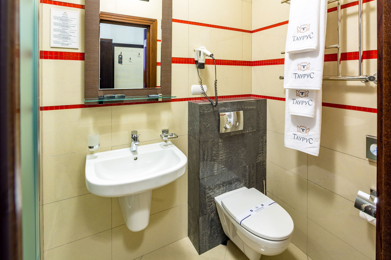 Bathroom 5, Taurus Hotel & SPA, L'vivs'ka