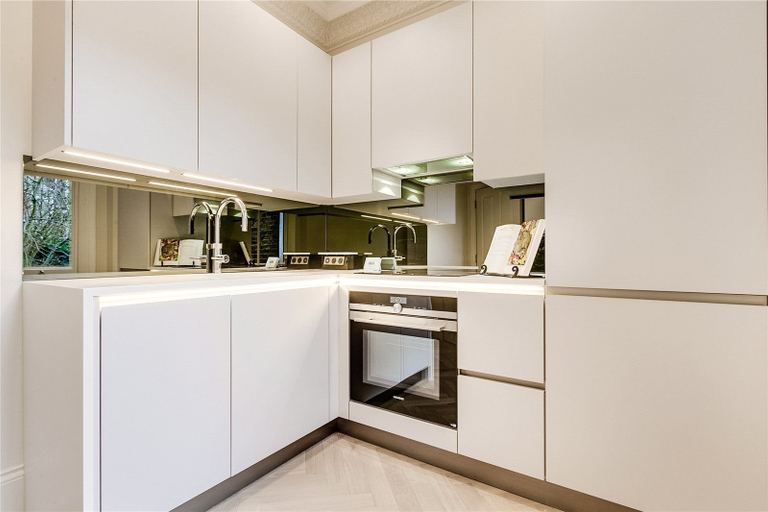 Others 5, Chic Apartment in Notting Hill, London