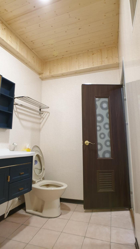 Bathroom 3, Duo Yuan Hua BB, Pingtung