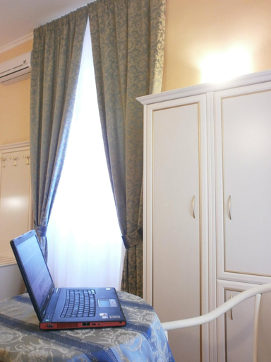 Bedroom 4, Vatican Town, Rome
