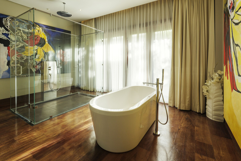 Bathroom 4, Under the Stars Luxury Apartments, Malay