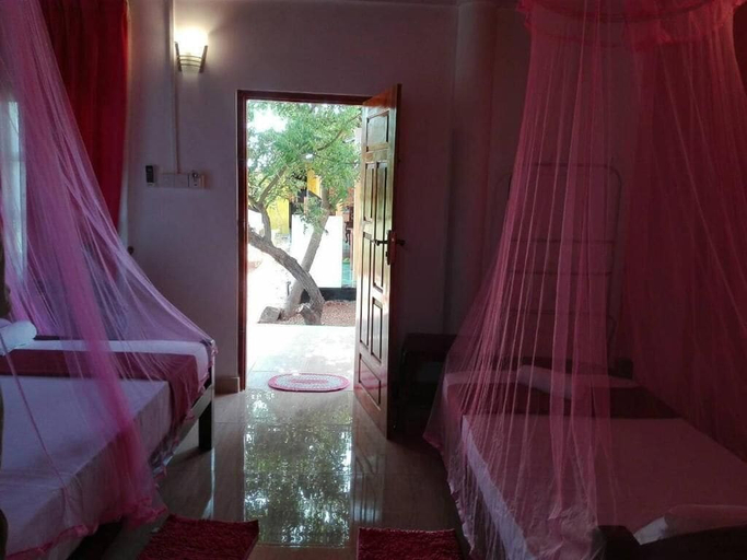 Bedroom 2, Sunntop Cabana, Trincomalee Town and Gravets