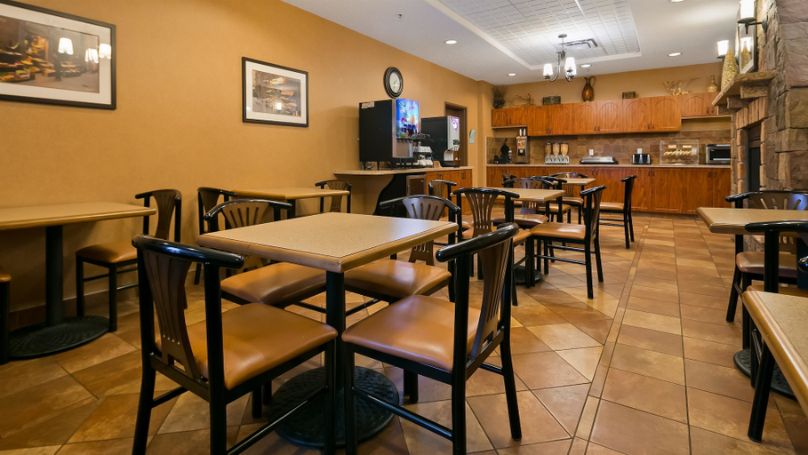 Food & Drinks 5, Best Western Diamond Inn, Division No. 5