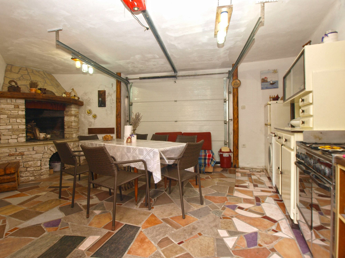 Others 5, House 1599, Medulin