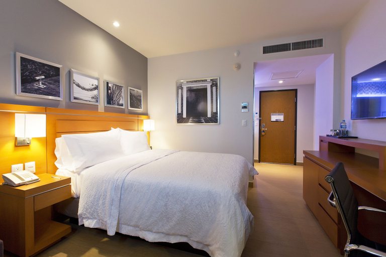 Bedroom 3, Hampton Inn & Suites by Hilton Paraiso, Paraíso