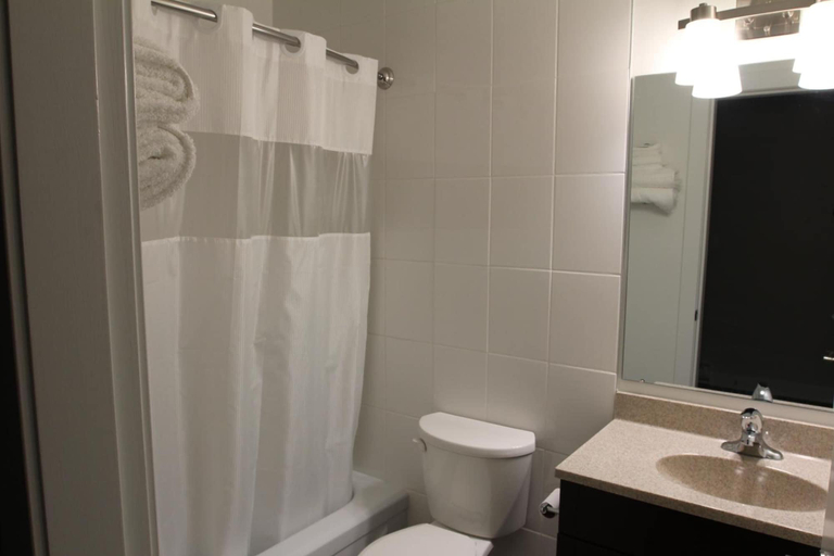 Bathroom 4, Northwood Plaza Hotel, Fraser-Fort George