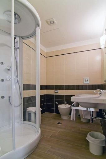 Bathroom 5, B&B Galileo, Cosenza