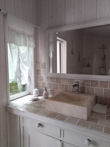 Bathroom 5, Le Moulin des Roses, Somme