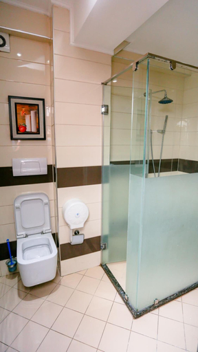 Bathroom 4, Hotel Town House, Tiranës
