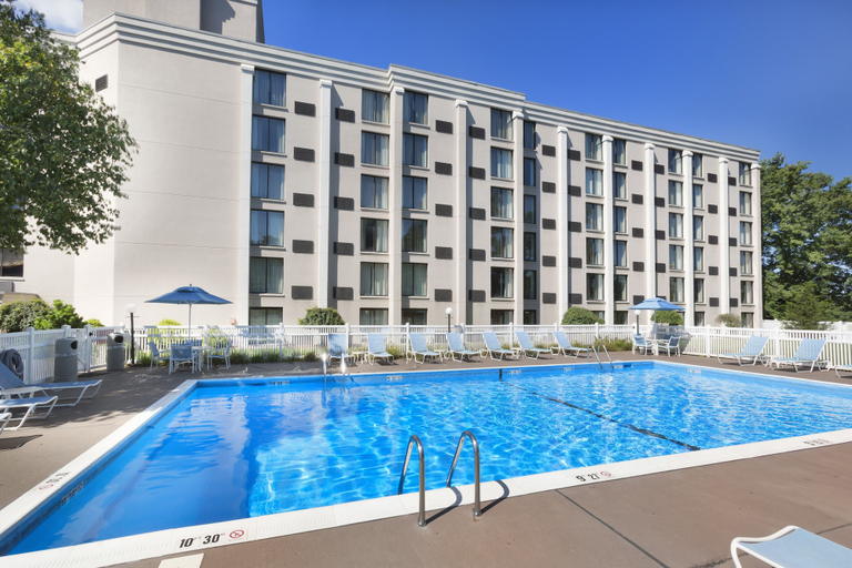 Sport & Beauty 2, DoubleTree by Hilton Pittsburgh-Meadow Lands, Washington