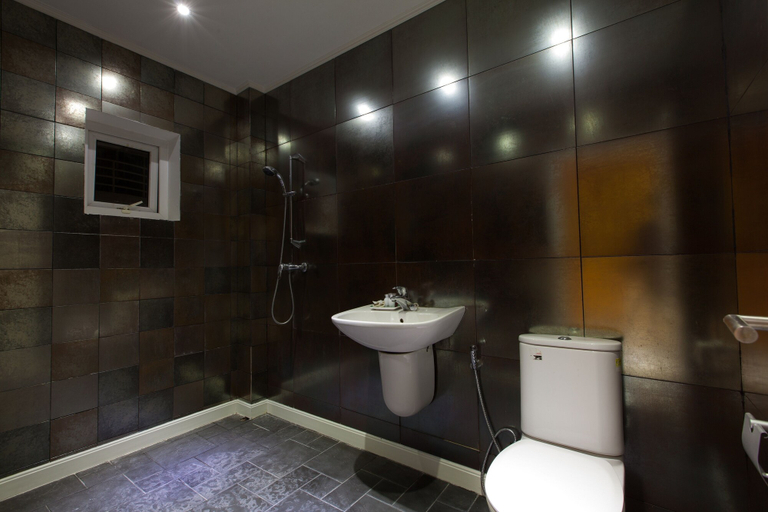 Bathroom 3, Sharrow Bay, Pattaya