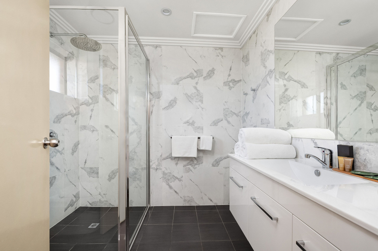 Bathroom 5, Sunseeker Motor Inn, Eurobodalla