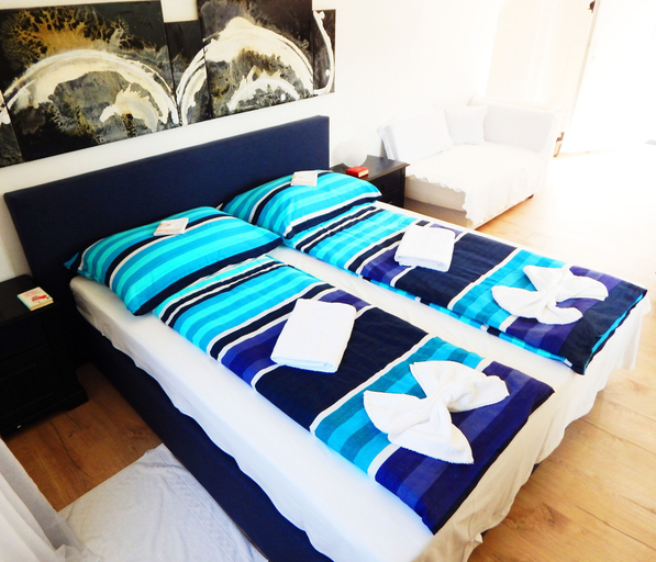 Bedroom 2, Ferienhaus BLACK & WHITE, Wiener Neustadt Land