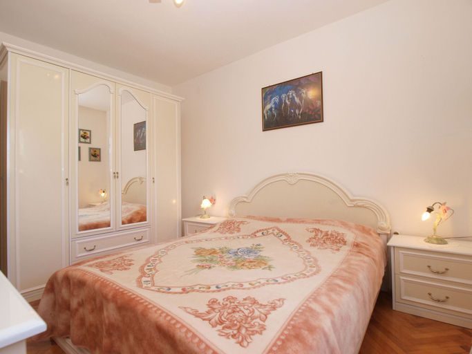 Bedroom 2, Apartment 1437, Marčana