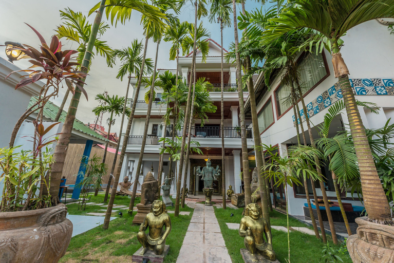 Exterior & Views