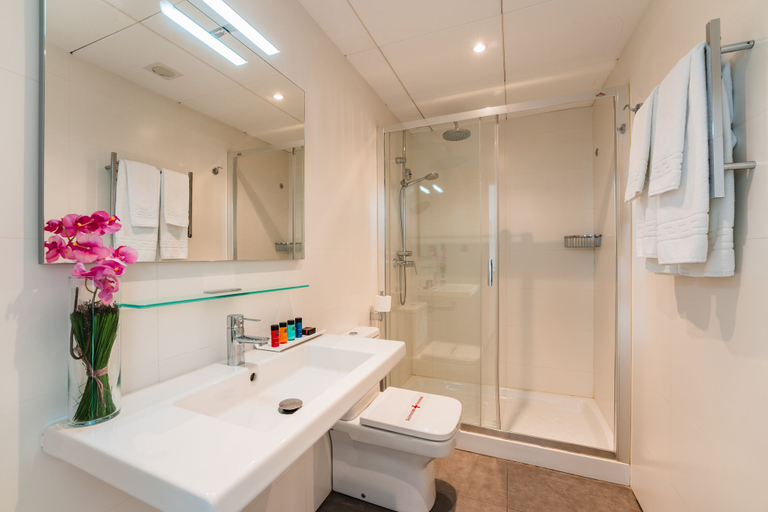 Bathroom 4, Debambú Larios, Málaga
