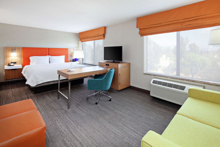 Bedroom 3, Hampton Inn & Suites Chino Hills, San Bernardino