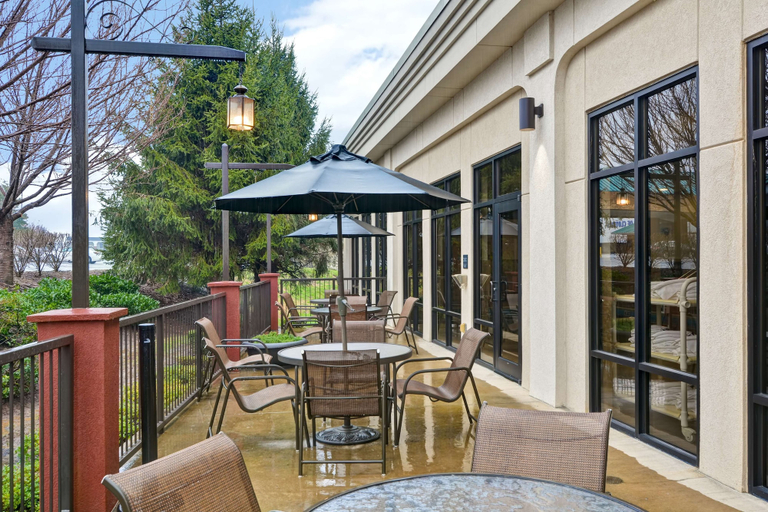 Others 5, Hampton Inn Hendersonville, Henderson