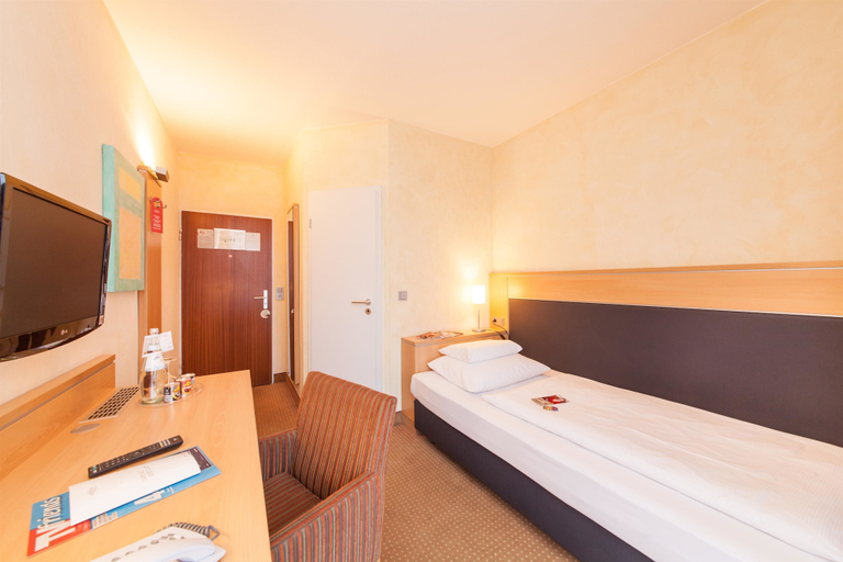 Bedroom 4, Hotel Offenbacher Hof, Offenbach am Main