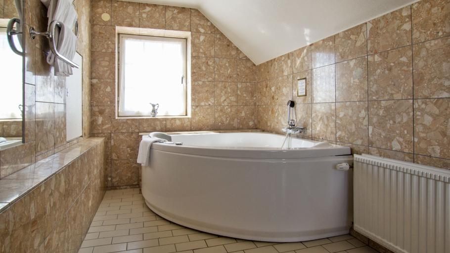 Bathroom 5, Best Western Strand Hotel, Gotland