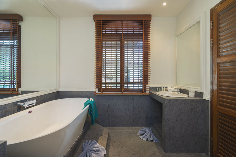 Bathroom 3, Beach Front Luxury Villa Hai Leng, Pulau Phuket