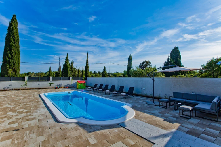 Sport & Beauty 5, Villa Blazen, Sućuraj