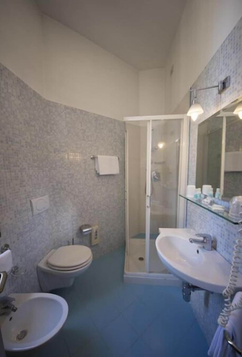 Bathroom 4, Hotel Terme Milano, Padua