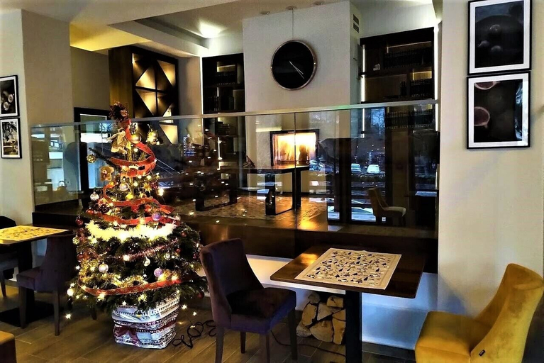 Food & Drinks 4, Varful Cu Dor, Sinaia