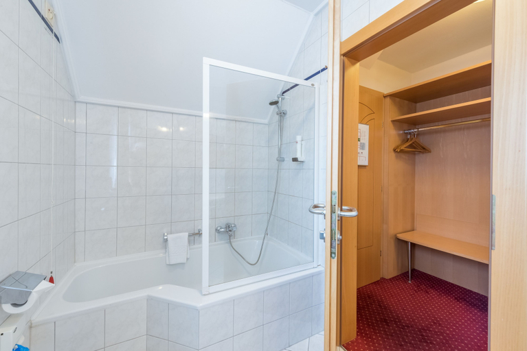 Bathroom 4, Austria Classic Hotel Hölle, Salzburg