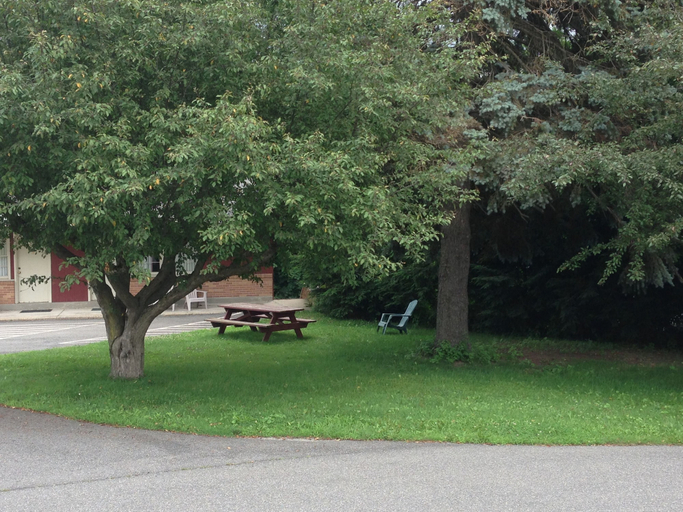 Others 5, Berkshire Inn, Berkshire