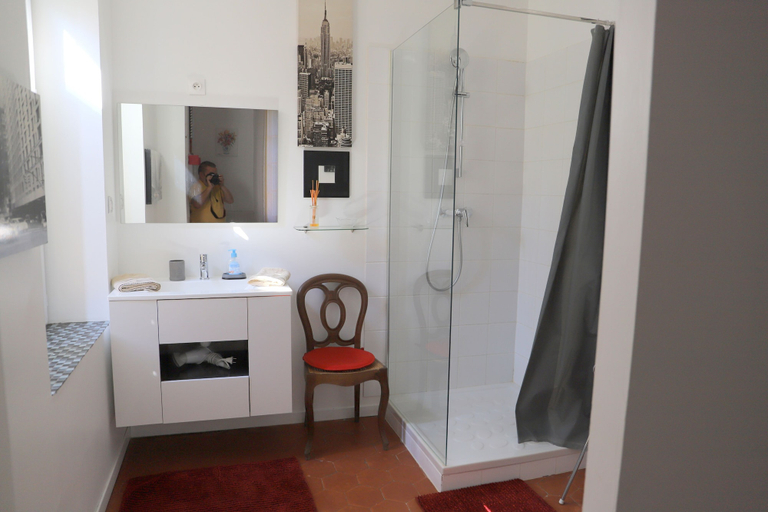 Bathroom 5, Mas de Bellegou B&B, Hérault