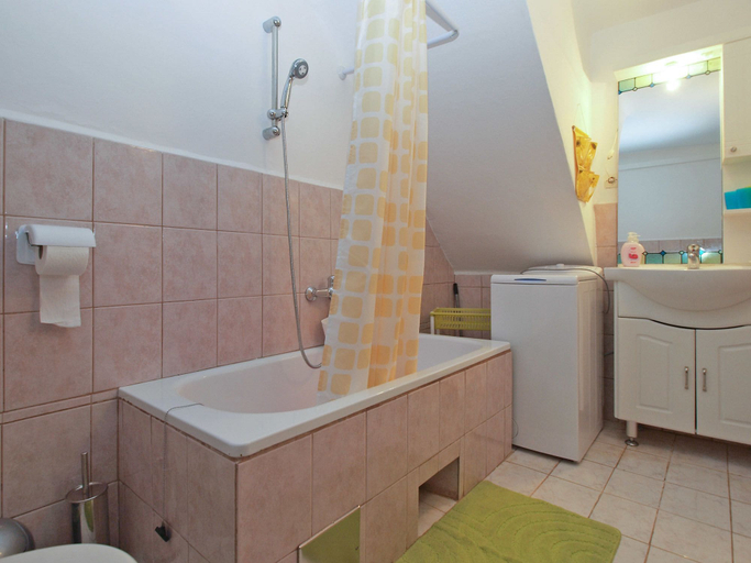 Bathroom 3, House 1716, Marčana