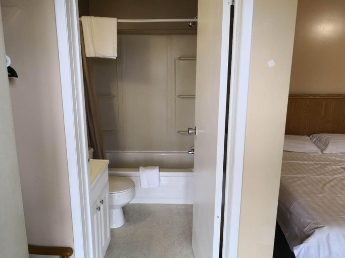 Bedroom 3, Rainbow Motor Inn, Division No. 13