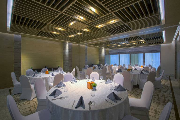 Food & Drinks 5, Grayton Hotel Dubai, Dubai