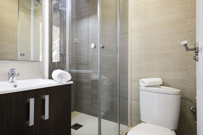 Bathroom 3, Mar Apartments, Barcelona