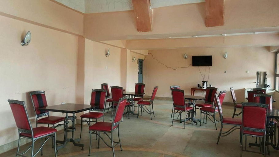 Food & Drinks 4, Sultan Hamud Pyramids Resort, Kilome