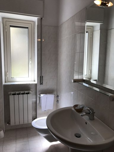 Bathroom 3, Hotel Tasso, Cosenza