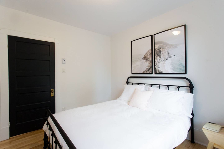 Bedroom 2, Stylish & Unique 3 Bdr Flat With Parking!, Montréal