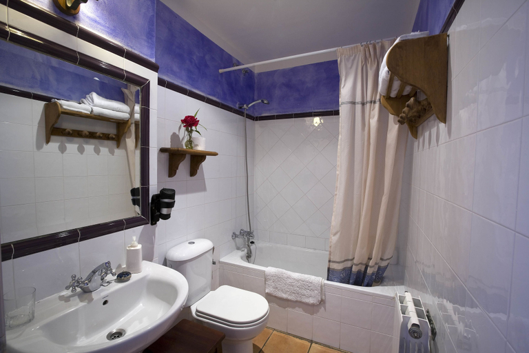 Bathroom 4, La Posada de San Millan, La Rioja