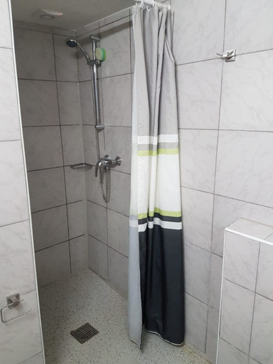 Bathroom 3, GorxHeim Apartment, Bergstraße