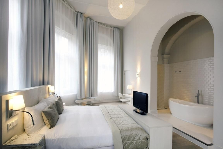 Bedroom 3, Hotel Arena, Amsterdam