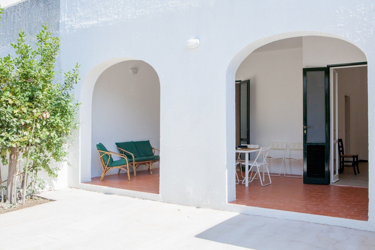 Others 1, Villa Lisa, Lecce