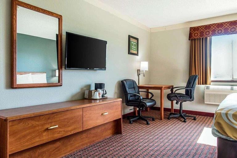 Others 5, Travelers Lodge & Suites, Sibley