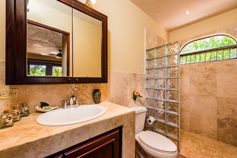 Bathroom 4, Villa Nautilus, Santa Cruz