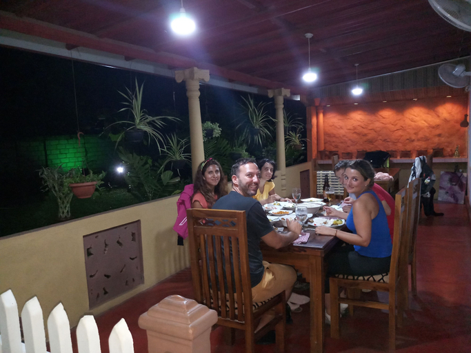 Food & Drinks 5, Max Safari Villa, Embilipitiya