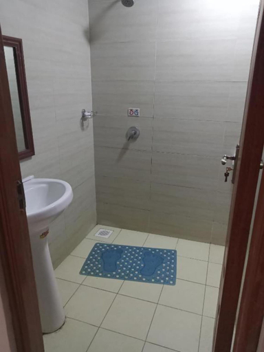 Bathroom, New Carnation Hotel, Starehe
